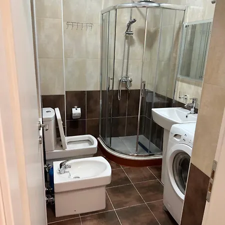 Cozy And Modern 1br With Full Kitchen * Тирана