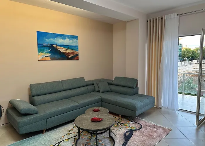 Cozy And Modern 1br With Full Kitchen דירה טיראנה